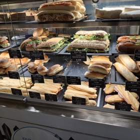 Široká nabídka občerstvení. 