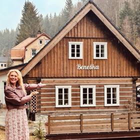 Od července letošního roku plánuje Lucie Benešová svoji nově postavenou chatu pronajímat.