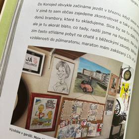 "Výzdoba v garáži: manželka, velorex a Slávie," píše Pirk. 