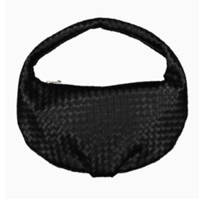 V obchodě New Yorker koupíte model podobný původní značkové verzi za 649 Kč.