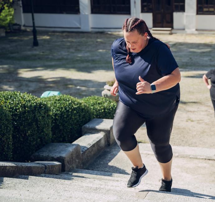 FOTO: Karolína Venturová je mladá maminka trpící vysokým stupněm obezity. – stránka 38
