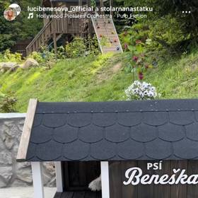 Nechybí ani Psí Benešička, nově postavená psí bouda. 