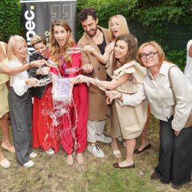 Agáta Hanychová byla jednou z kmotřiček nové knihy Jany Bernáškové, Tři hodiny lásky. 