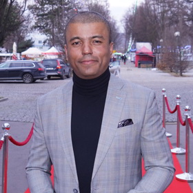 Klukem s vyplazeným jazykem prý Rey Koranteng zůstává dodnes. 