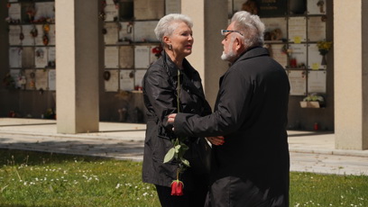 FOTO: Zpěvák a herec Václav Upír Krejčí na pohřbu Karla Bláhy.