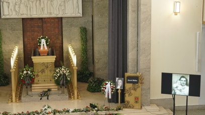 FOTO: Poslední rozloučení se zpěvákem Karlem Bláhou.