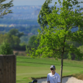 Kristian Partyš je na golfovém hřišti jako doma. 