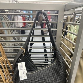 Například tento kousek z prodejny Marks&Spencer vás ale bude stát dokonce pod tisícovku - vyjde na 999 Kč.