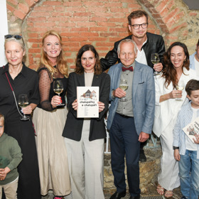 Chalupa Ireny Obermannové je k vidění v nové knize. Pokřtít ji přišlo velké množství osobností. 