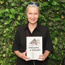 Spisovatelka Irena Obermannová na křtu knihy Chalupářky a chalupáři od Petry Šroubek Pohlové.