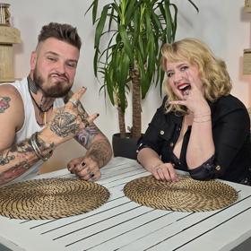 V letním speciálu Hudební léto rekapitulovala Miluška Bittnerová historii kapely Rybičky 48 a také osobní život frontmana Kuby Ryby.