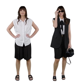 Bermudy jsou trendem léta 2025, ale nosit je jen tak není moc slušivé. Styling Nikoly Markové s přidáním podpatků, šátku a vestičky hned udělá z modelu slušivý ženský outfit. 