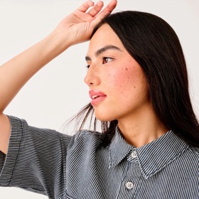 Ani tmavovlásky se růžové vyhýbat nemusí. Obecně ale platí několik pravidel. 