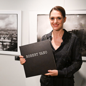 Na vernisáži výstavy fotografa Roberta Vana se Klára Issová rozpovídala také o svém vztahu k mamince. 