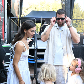 Majk Spirit se svou ženou a dcerou.