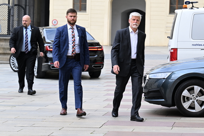 FOTO: Prezident republiky Petr Pavel 4. května přivítal na Pražském hradě prezidenta Ukrajiny Volodymyra Zelenského. – stránka 204
