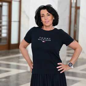 Eva Čížkovská vypadá v mikádu mladistvěji.