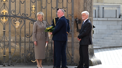FOTO: Prezident republiky Petr Pavel a paní Eva Pavlová čekají na ukrajinského prezidenta Volodymyra Zelenského.