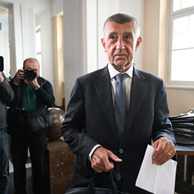 Andrej Babiše  požádal Petra Macinku, aby s výroky na adresu hlavy státu přestal.