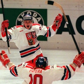 Členové této lajny se velkou měrou postarali i o vítězství České republiky na mistrovství světa ve Vídni 1996. Po přihrávce Pavla Patery tehdy vstřelil rozhodující branku finálového utkání s Kanadou Martin Procházka.