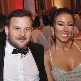 Starší syn Karla Šípa se jmenuje Karel Šíp ml. Jeho matkou je moderátorova první manželka Marcela Holanová. Na fotce z roku 2019 je s přítelkyní.