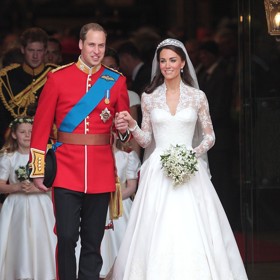 Druhé nejdražší svatební šaty v historii královských veselek oblékla Kate Middleton roku 2011 na svatbě s princem Williamem. Model od britské návrhářky Sarah Burton z oděvního domu Alexander McQueen stál 7,4 milionu korun.