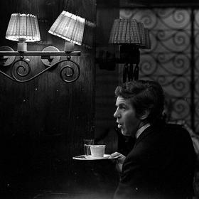 Jiří Hrzán si zahrál snoubence Hermínky (Iva Janžurová).