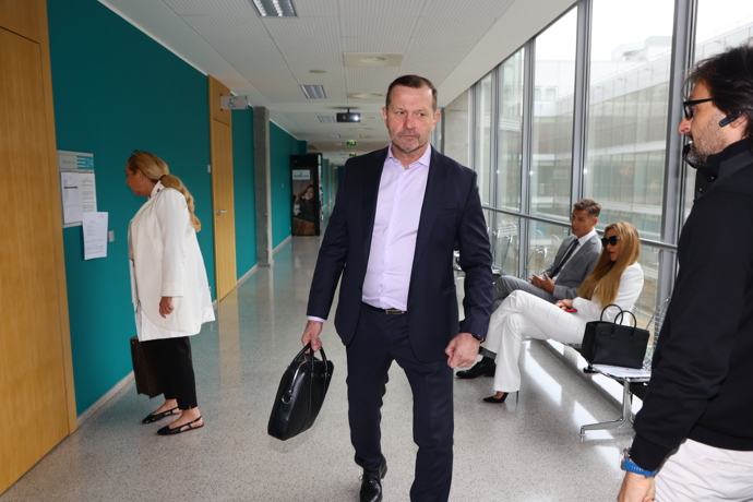 FOTO: Jaromír Soukup přišel k soudu, – stránka 92