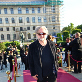 Jan Hřebejk na červeném koberci.