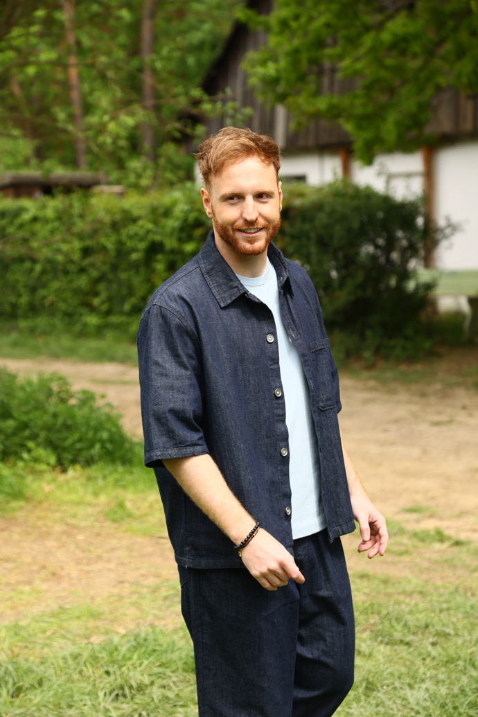 FOTO: Vilém Šír bude moderovat reality show Farma. – stránka 27
