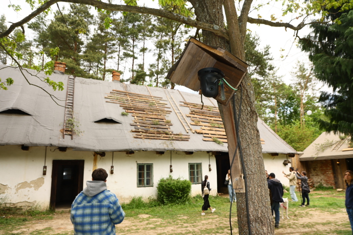 FOTO: Na této farmě budou soutěžící několik týdnů žít. – stránka 19