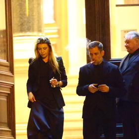 Janek Bartoška šel opět kouřit. 