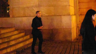 FOTO: Jiří Macháček vyšel se sklenkou vína.