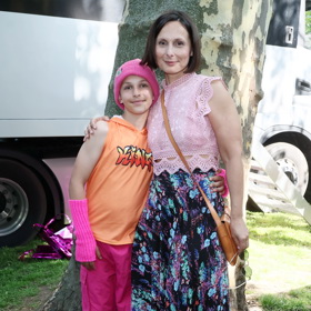 Zdeňka Žádníková oblékla černou sukni s květy a romantický pastelově růžový top. 