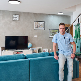 Jan Onder nám ukázal, jak se dá jeho obývák přetvořit v taneční sál.