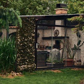 Své skryté místo tady má i vířivka.