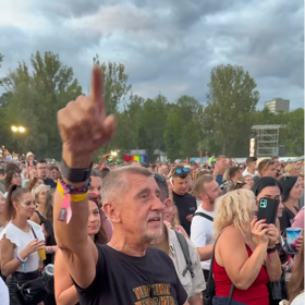 Andrej Babiš tančil na kapelu Mirai.