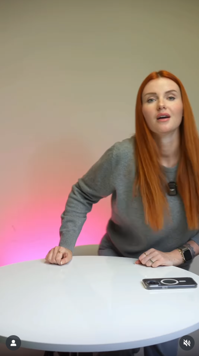 FOTO: Aneta Zicklerová ve svém novém videu. – stránka 2
