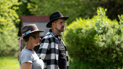 FOTO: Hospodář vytýká věci Zuzaně.