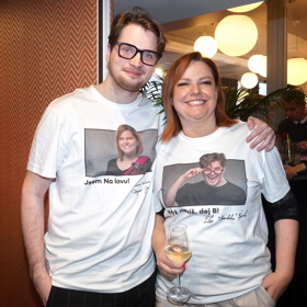 Partička lovců drží při sobě i na společenských akcích. Mezi přátele Kvízové dámy patří například lovec Bandita. 