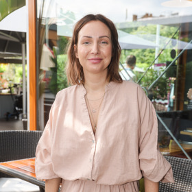 Herečka Veronika Arichteva si na Bali nechala vytetovat jméno svého syna Luky.