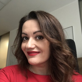 Rudé rty podle Jitky Čvančarové se líbí i editorce Lifee Kláře Wimmerové.