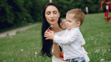 Linda (29): Na hřišti se nehrají jen dětské hry. Někdy je to válka o to, kdo má lepší dítě