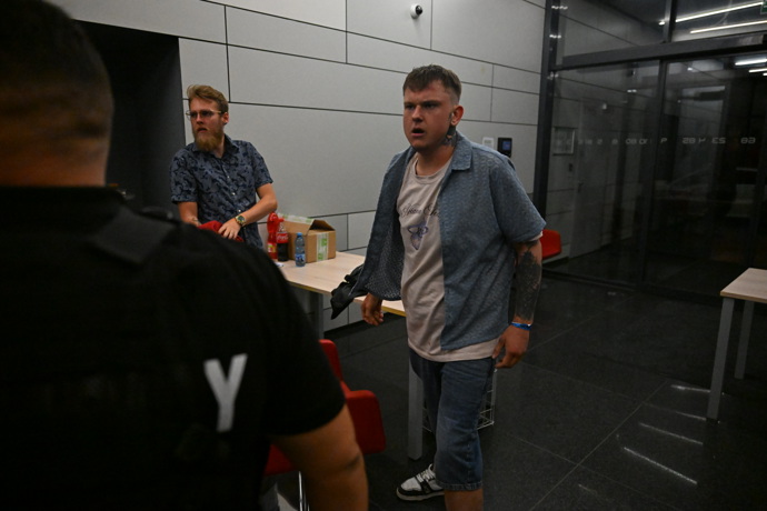FOTO: Tadeáše Veselého vyvedli z galavečera Clashe 12. – stránka 124