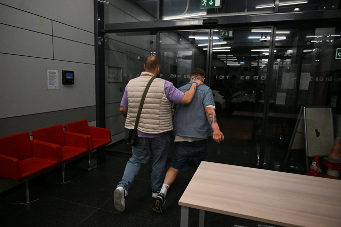 FOTO: Tadeáše Veselého vyvedli z galavečera Clashe 12. – stránka 123
