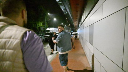FOTO: Tadeáše Veselého vyvedli z galavečera Clashe 12.