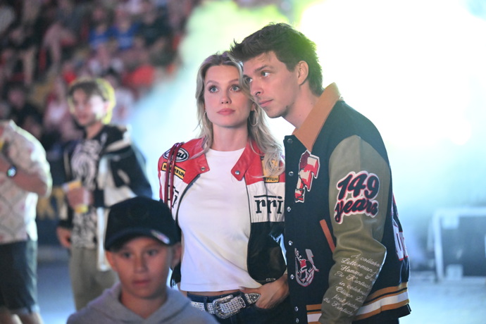 FOTO: Justýna Zedníková s partnerem Janem Macákem. – stránka 7