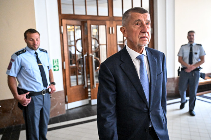 FOTO: Andrej Babiš u soudu. – stránka 34