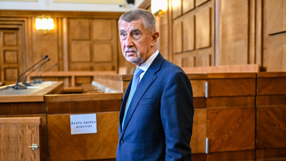 FOTO: Andrej Babiš dorazil k soudu.
