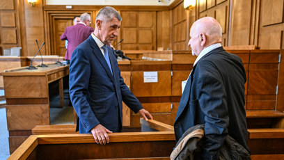 FOTO: Andrej Babiš se svým advokátem.